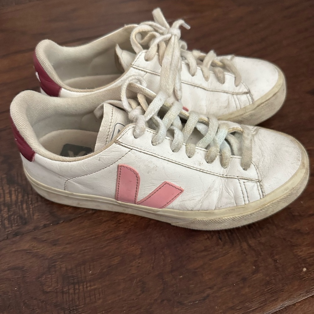 Veja Women's White and Pink Casual Sneakers